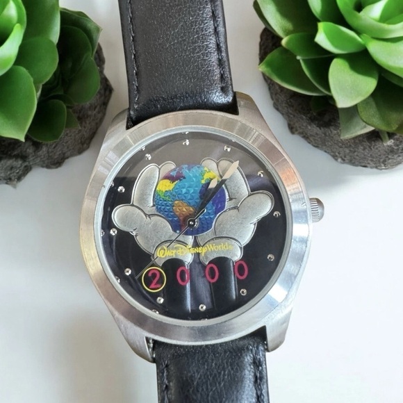 WALT DISNEY WORLD *Limited Edition* Millennium Year 2000 Watch (0321/2000) main image 10